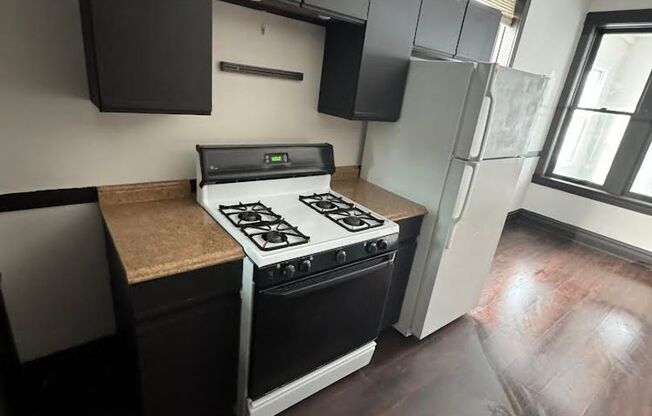 1 bed, 1 bath, $1,400