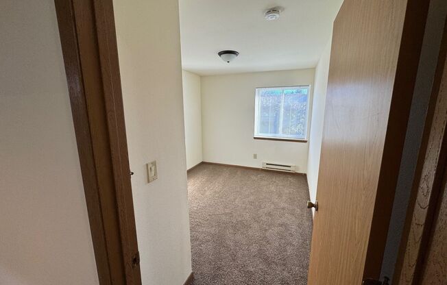 3 beds, 1 bath, 1,040 sqft, $1,695, Unit 3164-304