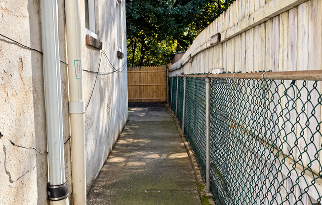 2 beds, 1 bath, $1,200, Unit #1