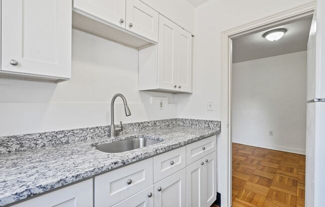 1 bed, 1 bath, $800, Unit 210