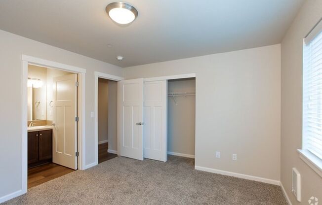 3 beds, 2 baths, 1,160 sqft, $2,300, Unit 5-202