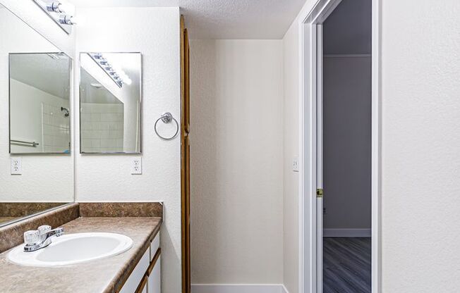 2 beds, 2 baths, $1,400, Unit # 1066