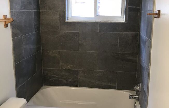 2 beds, 1 bath, 800 sqft, $1,200, Unit 8669E