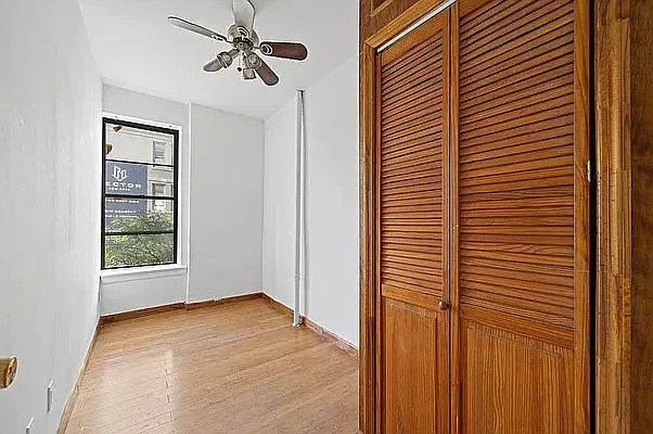 402 E 69 ST