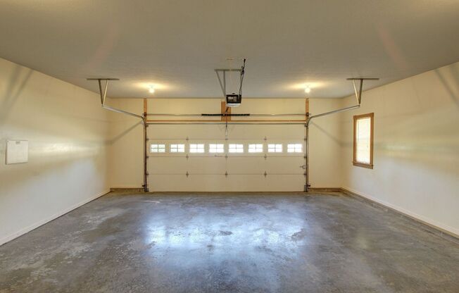 3 beds, 2 baths, 1,850 sqft, $2,275