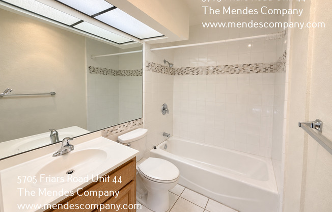 Unfurnished 2 bed/2 bath Condo – Gated Garage, A/C, Pool & Storage!