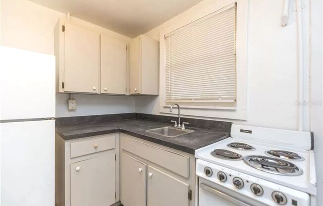 Studio, 1 bath, 300 sqft, $995, Unit 210-B