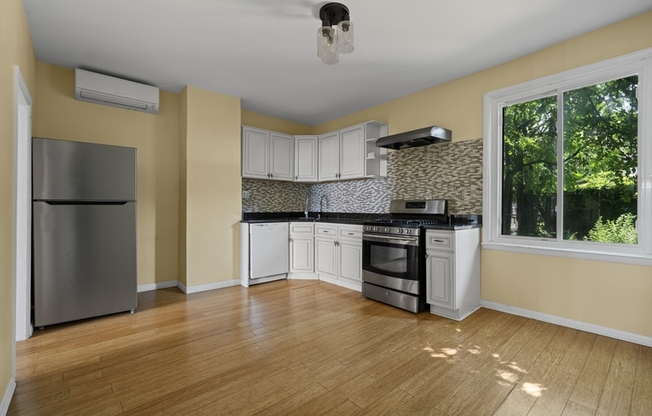 6 RADEMAN PL