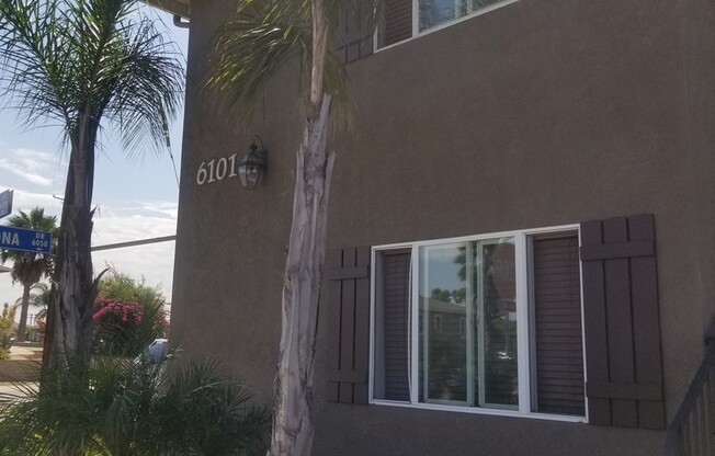**SPECIAL** FIRST MONTH FREE!!! Clean Upstairs Unit In Convenient Location- Close to SDSU!