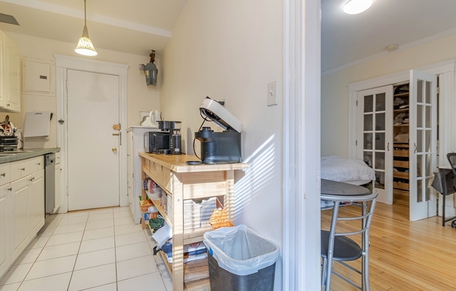 Studio, 1 bath, 375 sqft, $2,400, Unit 224