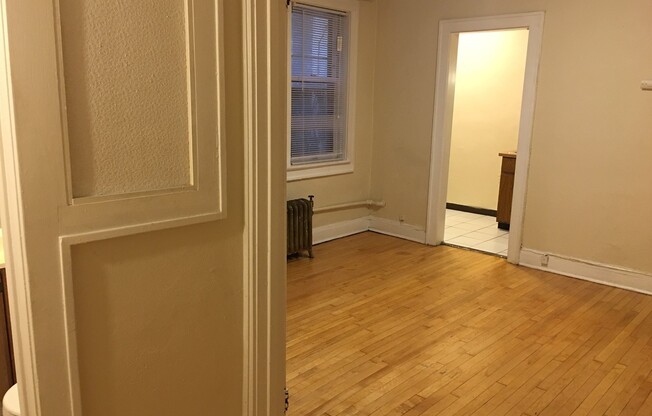 Studio, 1 bath, $895, Unit 4