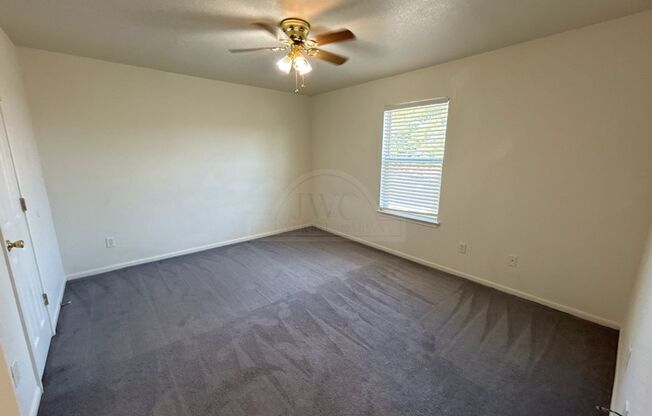 2 beds, 1 bath, $699, Unit 601 Main St N. Unit I