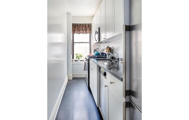 1 bed, 1 bath, $4,500, Unit 10D