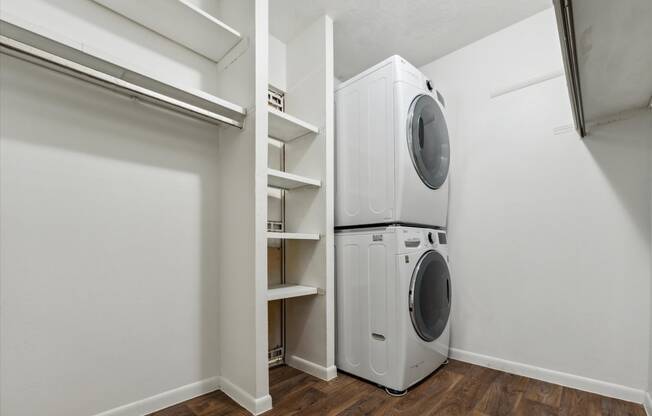 Walk-in closet with W/D
