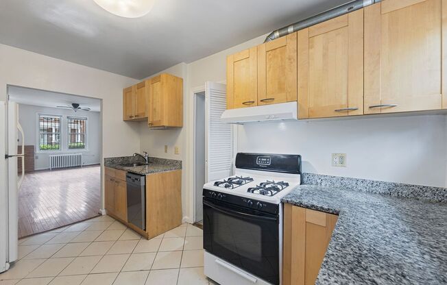 Cozy 3 Bed near metro!  Apply today for savings!