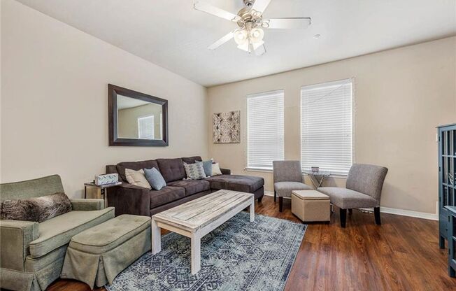 SUBLEASE Aug 11 2025 in Lakeridge Townhomes!