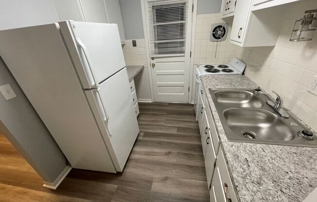 2 beds, 1 bath, 919 sqft, $850, Unit 2 Bedroom West Colonial Floorplan