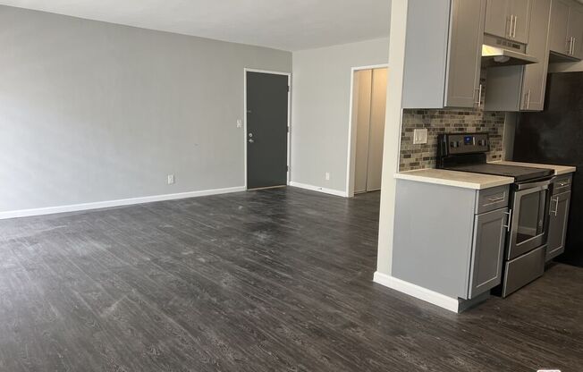 1 bed, 1 bath, 920 sqft, $2,400, Unit 5