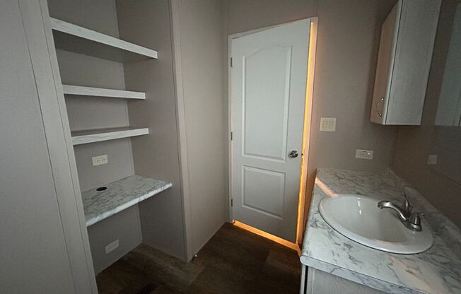 2 beds, 2 baths, $850, Unit B-15