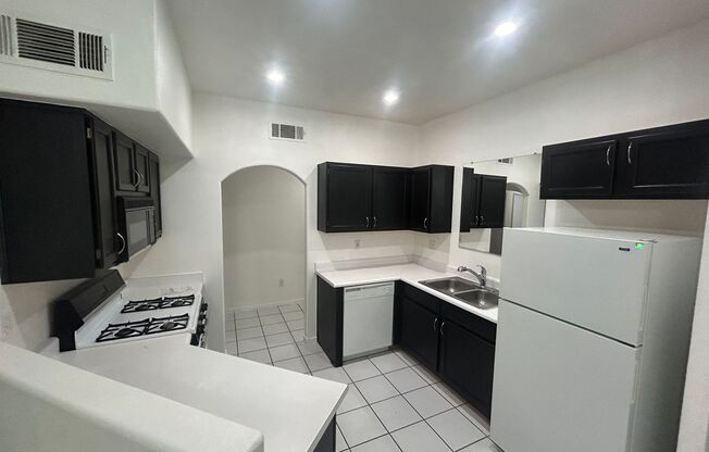 2 beds, 2 baths, $1,395, Unit 1101