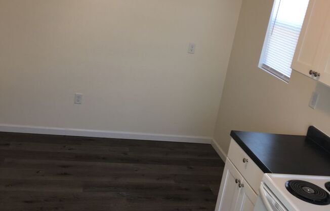 2 beds, 1 bath, 600 sqft, $725, Unit 440 SE Tefft St - Unit 09