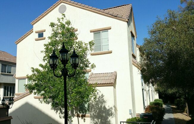 Beautifully designed 2Bed/2Bath/2Car Townhome located in Summerlin