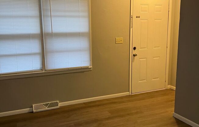 2 bedrooms, 1 bath duplex