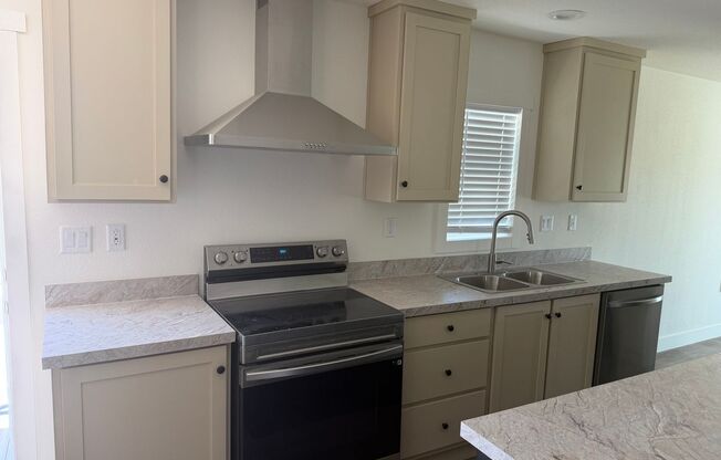 3 Bedroom 2 Bath Home Near Tropicana & Nellis