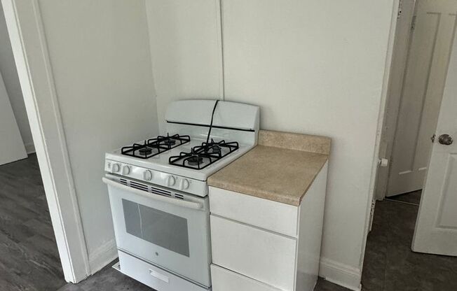 3 beds, 1 bath, $1,500, Unit Unit DOWN