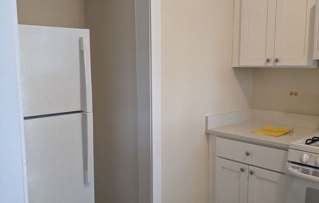 337 - *2554-68 W. Estes Building*