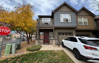 Stunning 3 Bed 3 Bath Townhouse Located Near Garden of the Gods!!