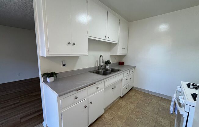 1 bed, 1 bath, 640 sqft, $1,795, Unit Unit 11