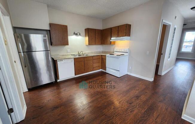 1523 W SHARP AVE