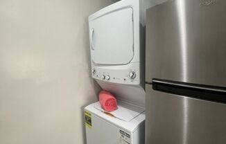 1+1 - Wash/Dryer in unit ,  Quartz Kitchen, Plank Floors, Recess lighting, a/c