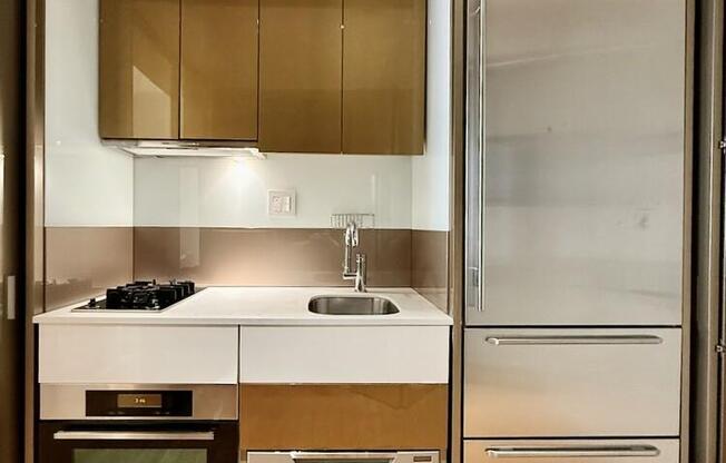 Studio, 1 bath, 420 sqft, $4,500, Unit 6D