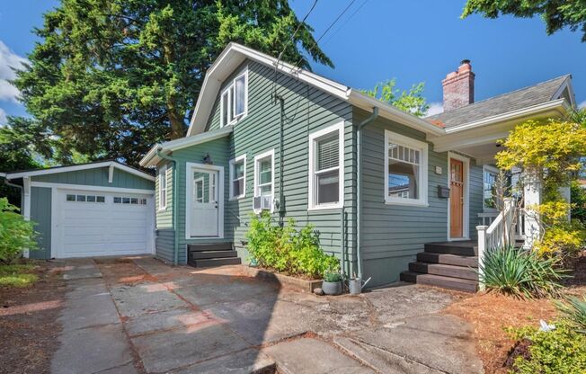 Charming 3 Bedroom Bungalow in Alberta Arts District