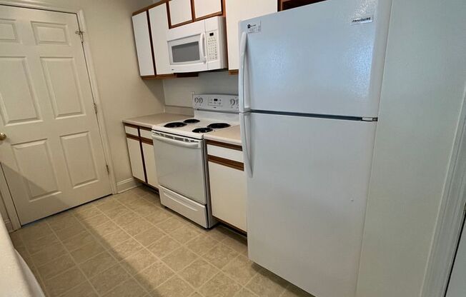 1907-A/B Tabor Village Dr.