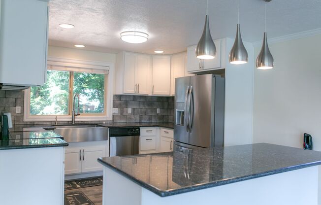 4 bedroom 3 bath house for rent- Great location in Milwaukie, OR!