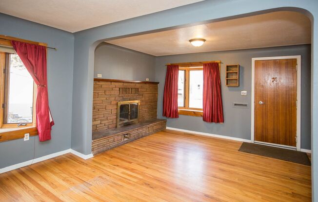 Centrally located single family home 2 bed/1.5 bath.