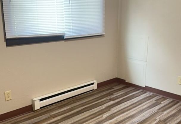 1 bed, 1 bath, 560 sqft, $700, Unit 1350 - 2