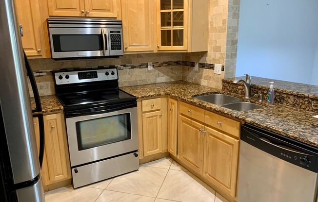 SPACIOUS, BEAUTIFUL 3 BEDROOM 2.5 BATH TOWNHOME IN RIVERVIEW & INTERIOR PAINTING IN PROCESS