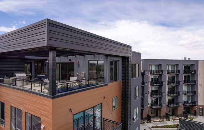 rooftop lounge of apartments in centennial co
