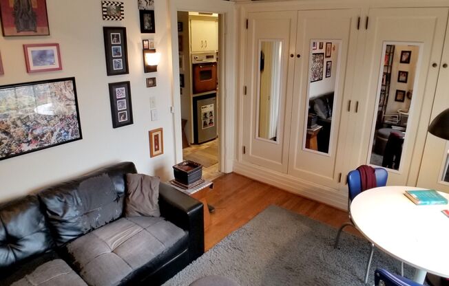 1 bed, 1 bath, 500 sqft, $975, Unit A25