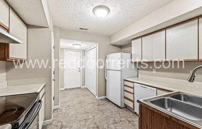 Warren Township, 3 Bed, 2.5 Bath, 2 Story, New Carpet!