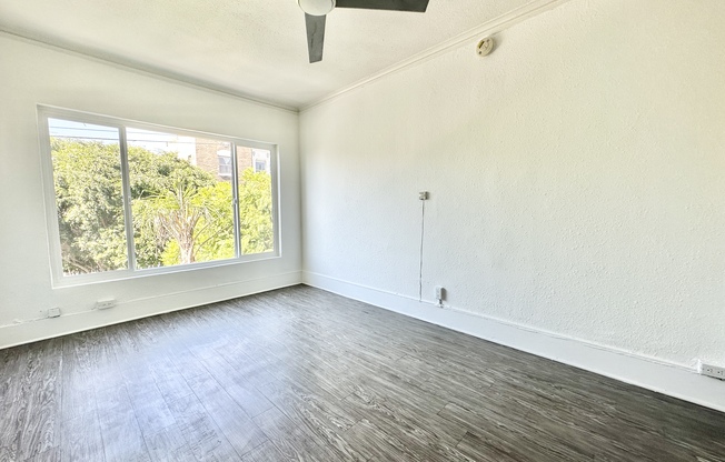 1454 W 3 ST