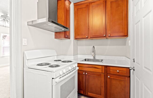 Cozy Cottage with Utilities Paid in Oakland!