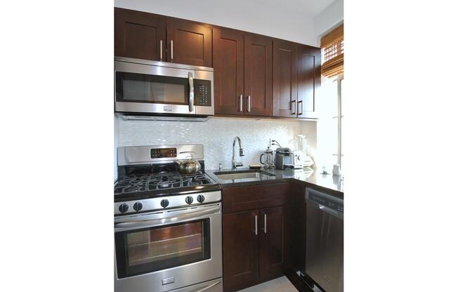 Studio, 1 bath, 550 sqft, $3,600, Unit 15C