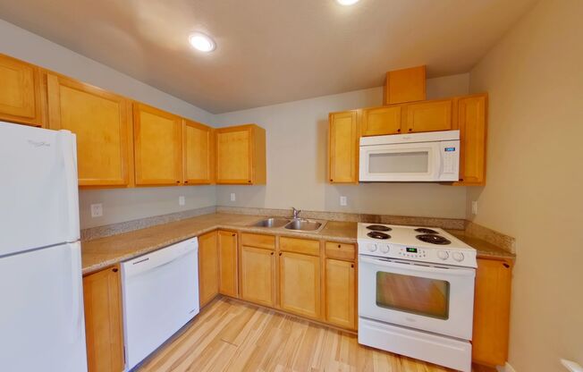 3 beds, 2.5 baths, $2,250, Unit 5