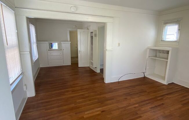 Charming Long Beach Studio For Rent w/ 1 Car Garage!