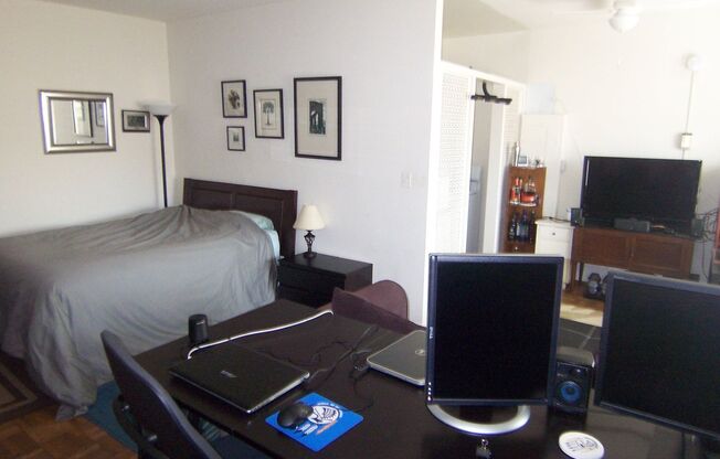 Dupont Circle Studio on Mass Ave with All Utilities included.